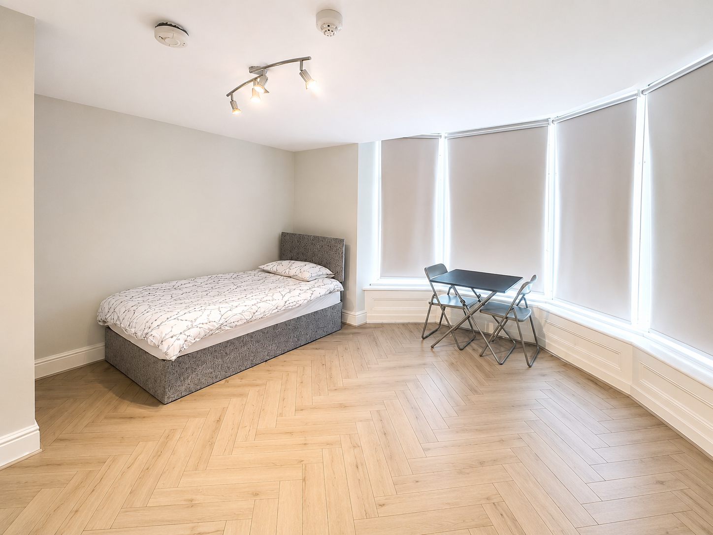Modern 1-Bedroom | Free Parking | Hospital Bolton