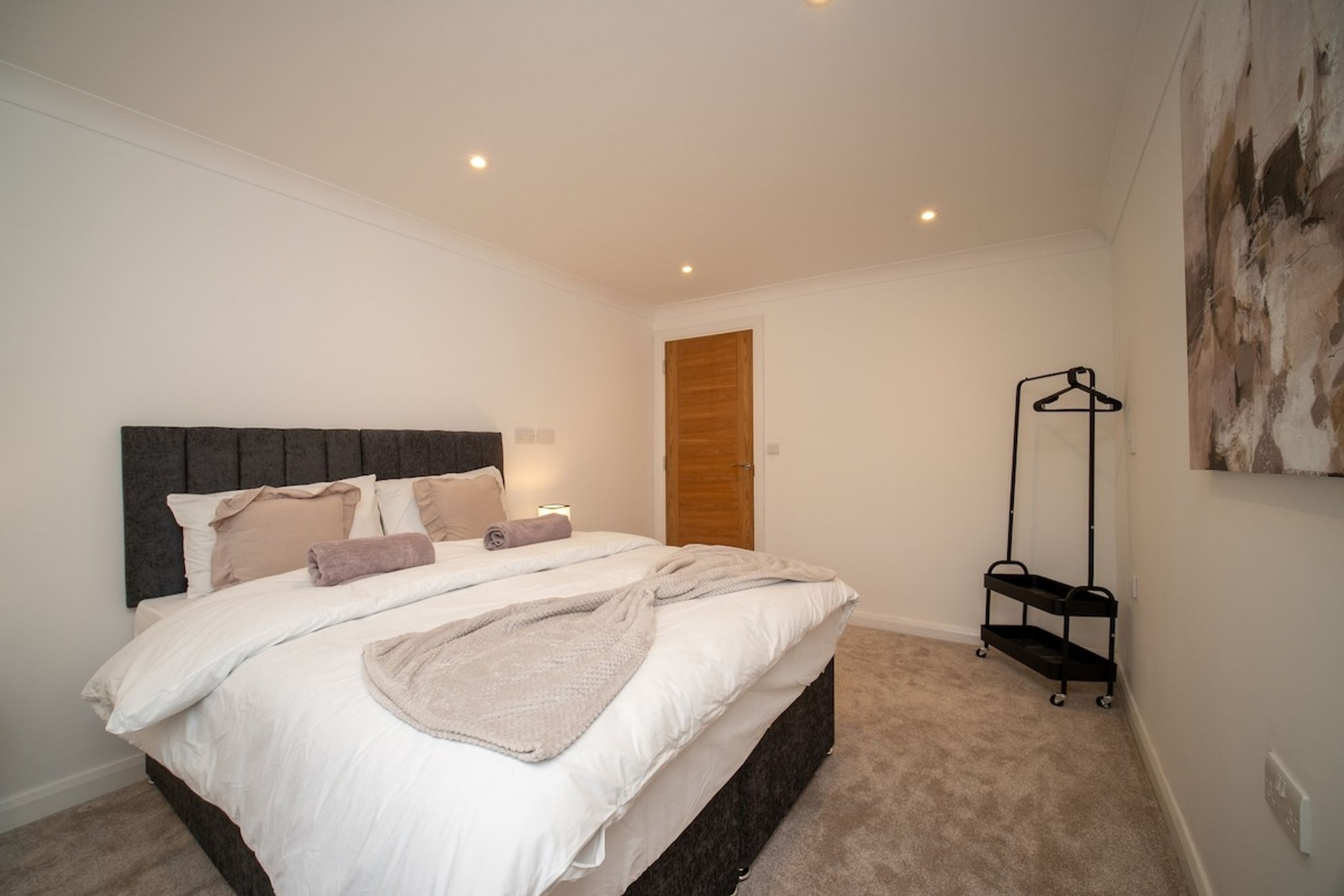 Luxury 5-Bed | Windsor Sleeps 9 | Private Parking
