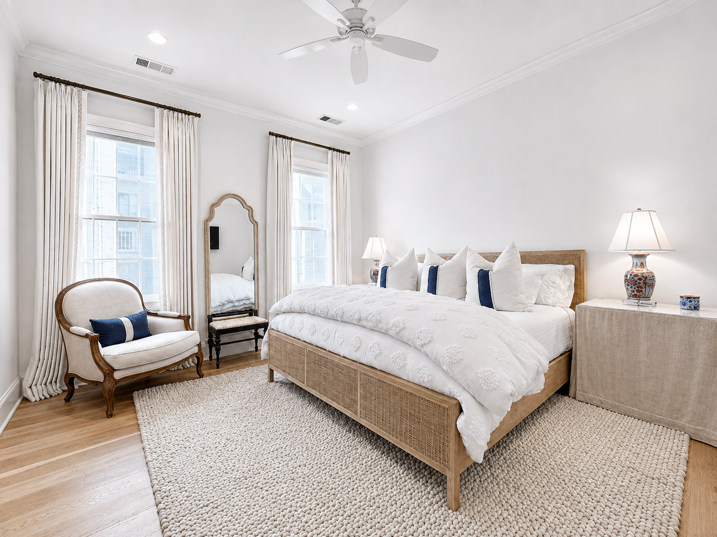 The Nola, 3BR Luxe Stay by Velvet Ditch Villas