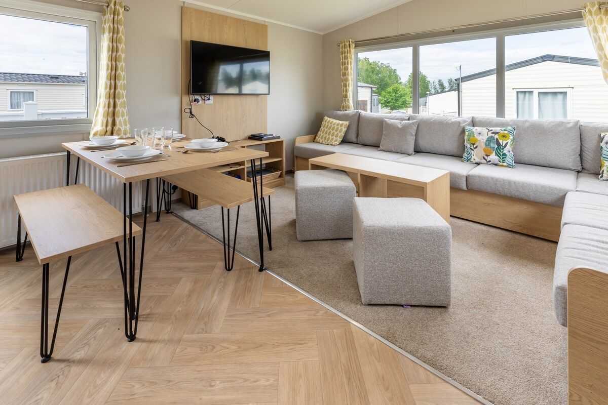 Modern 3BR Caravan | PS4, Games & Free Parking