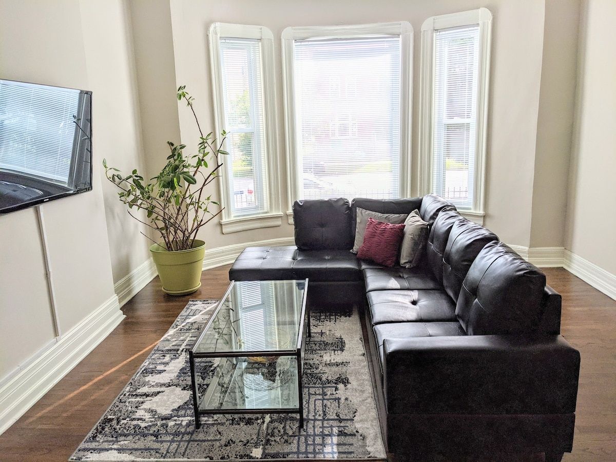 Spacious Bronzeville Apartment