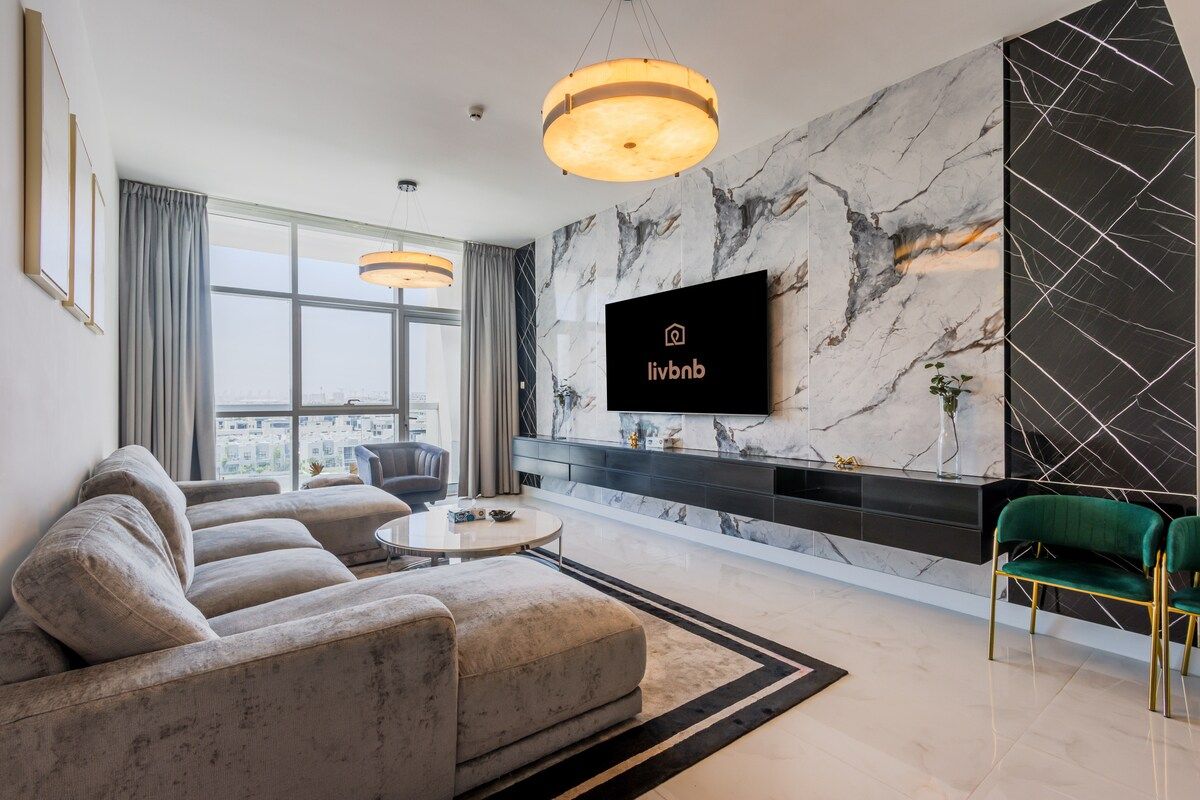 Premium 1BR w/ Balcony | Mins to Marina & Metro