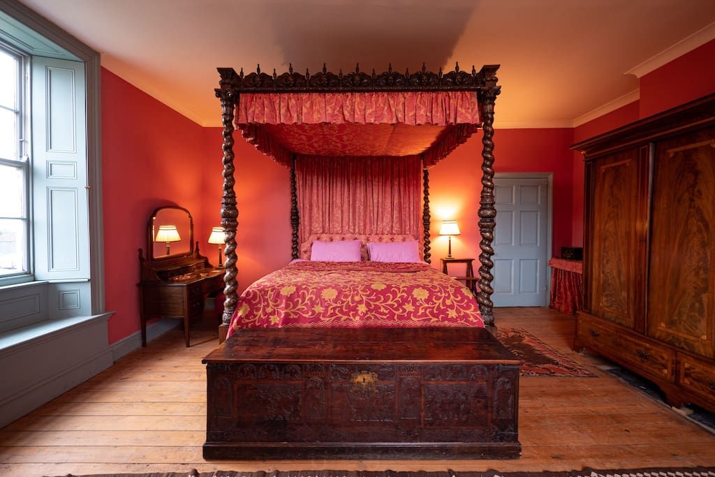 Lord of the Manor Suite: Sleeps 3