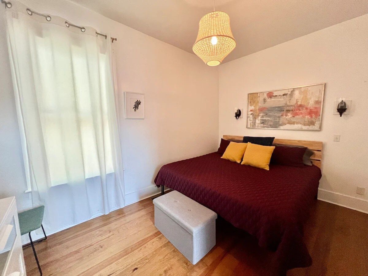 Boho Bungalow - Downtown - Free Parking