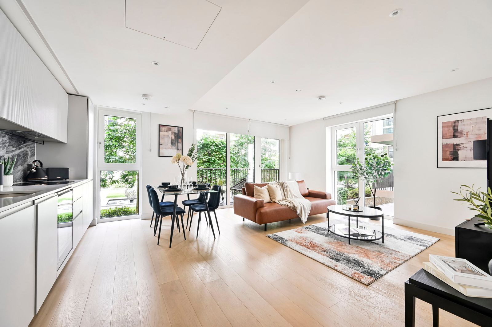Luxury 2Bed 2Bath | Near Tube | Fast WiFi