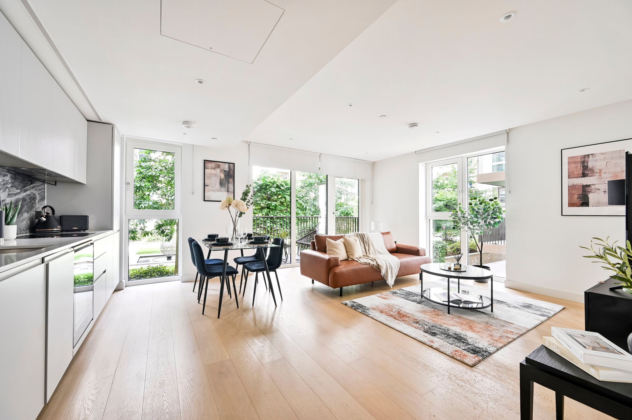 Luxury 2Bed 2Bath | Near Tube | Fast WiFi