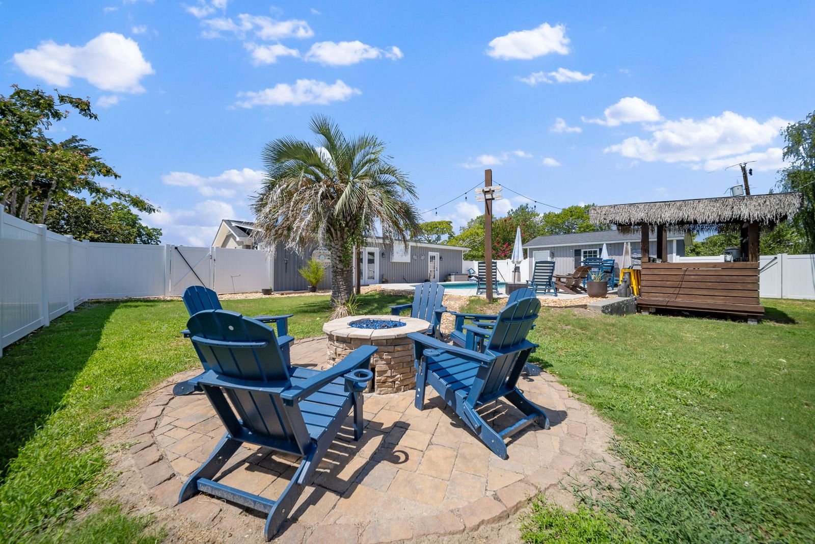 The Oasis - Heated POOL - Tiki Bar - Beach Life!