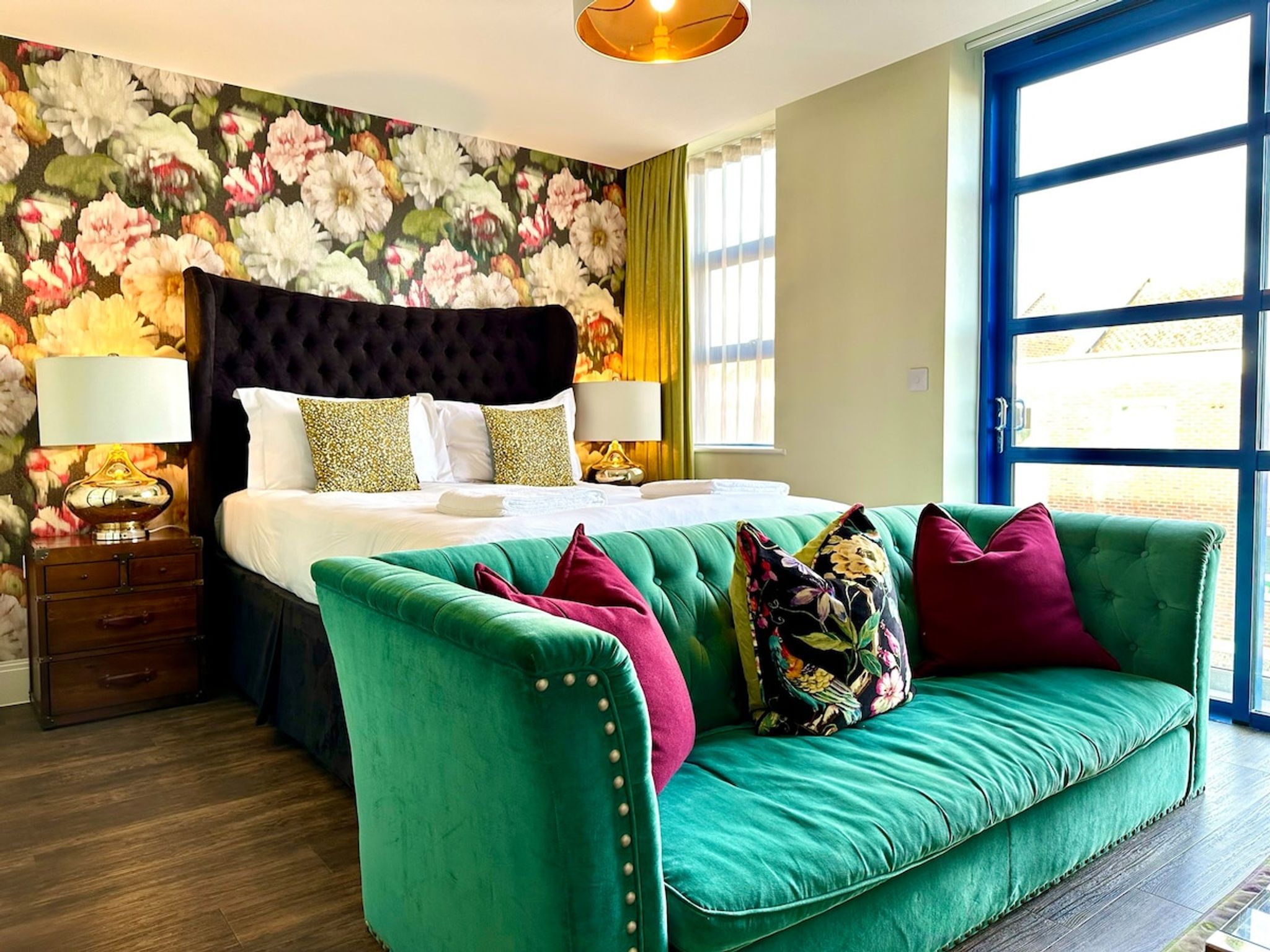 Chic Modern Apartment Suite - Free Parking & WiFi!