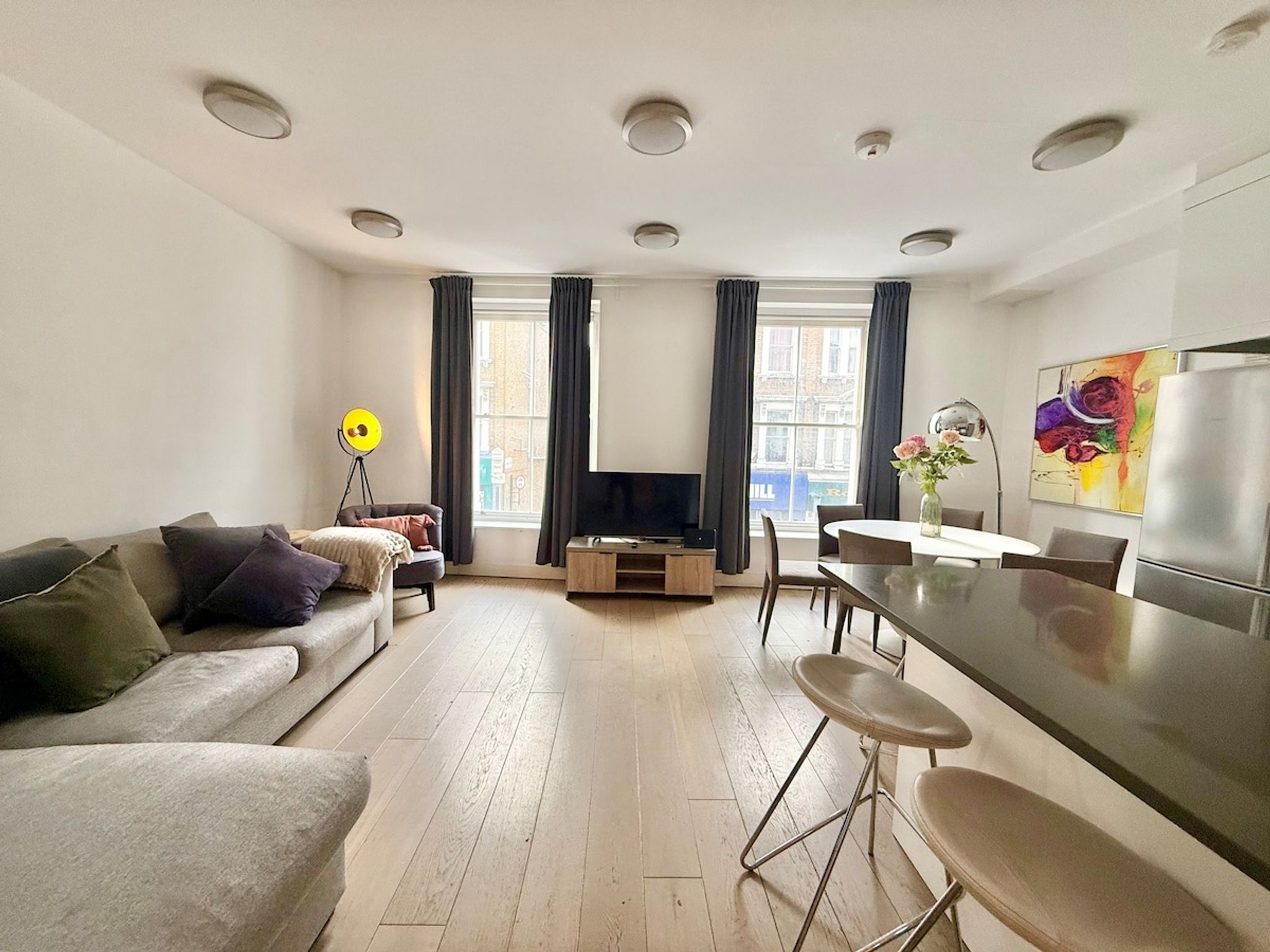 Spacious 2-Bed Retreat Near Earl’s Court