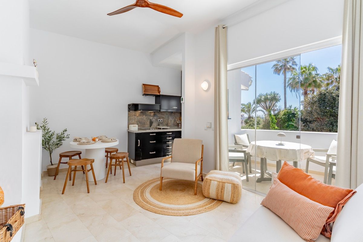 Modern apartment in Cabopino port