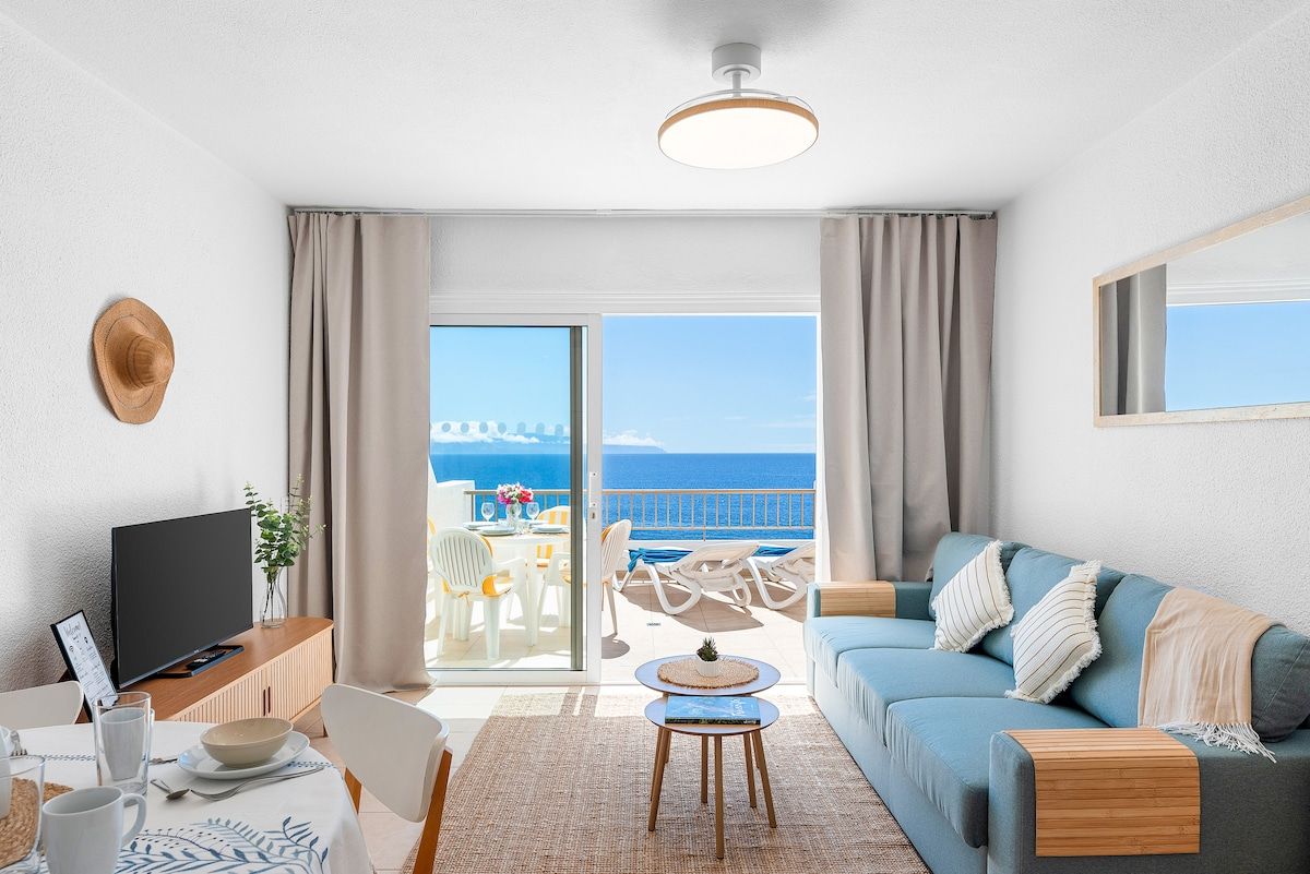 Bright 1BR Apartment with Pool & Ocean Views