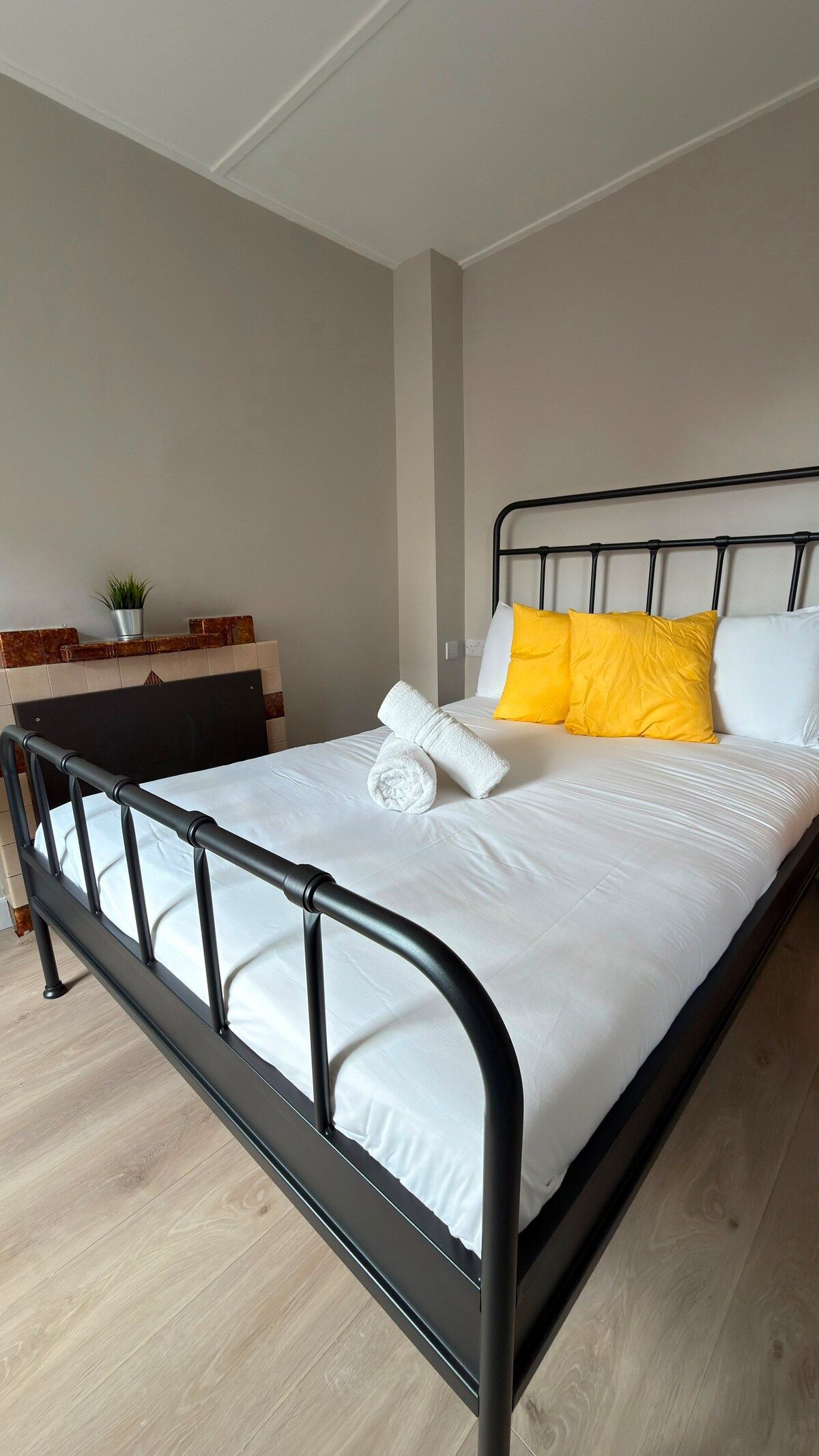 Designer 3-Bed Stay in Woodquay Galway City