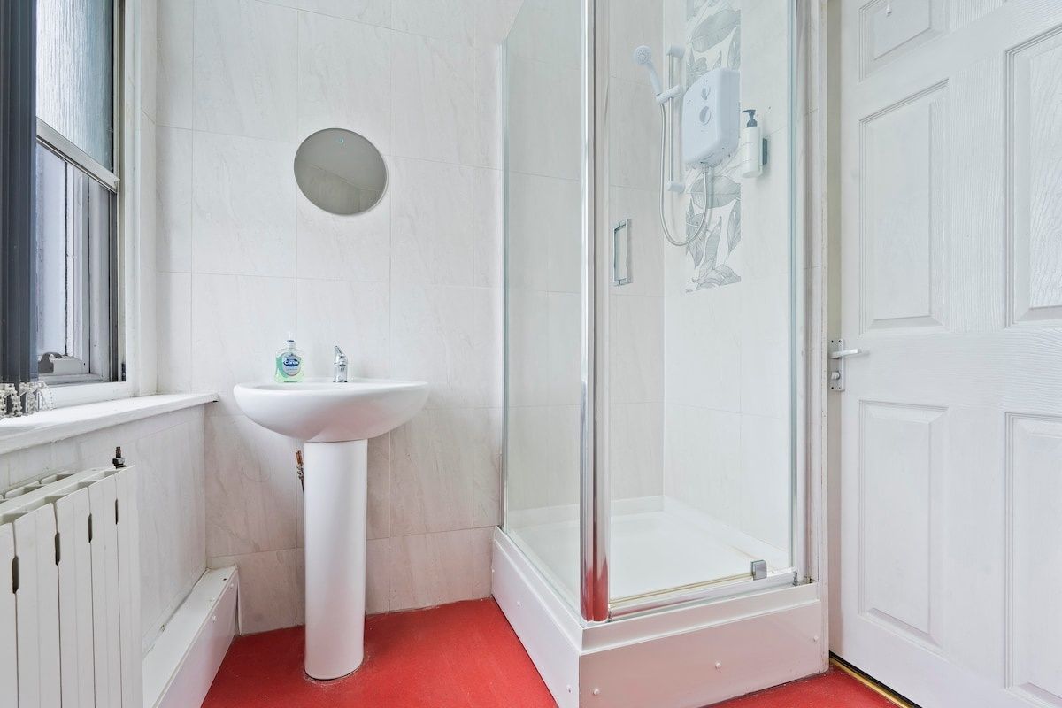 Chic, Cosy Hotel in Centre with Parking