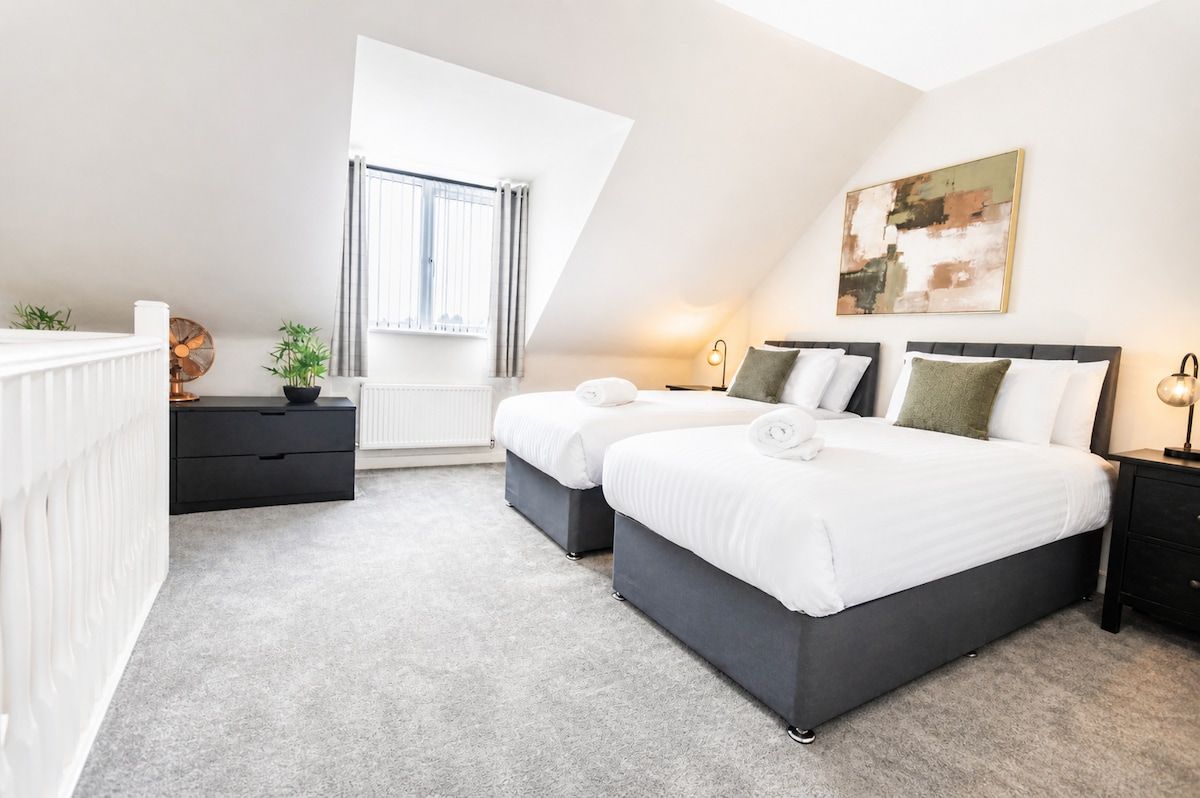 Stylish House | Sleeps 6 | Fast Wi-Fi | Parking