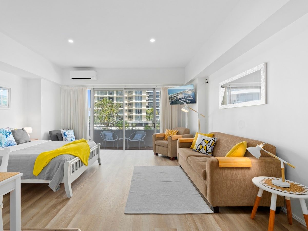 Sun & Fun Beachfront Retreat – Pool & Spa-Sauna