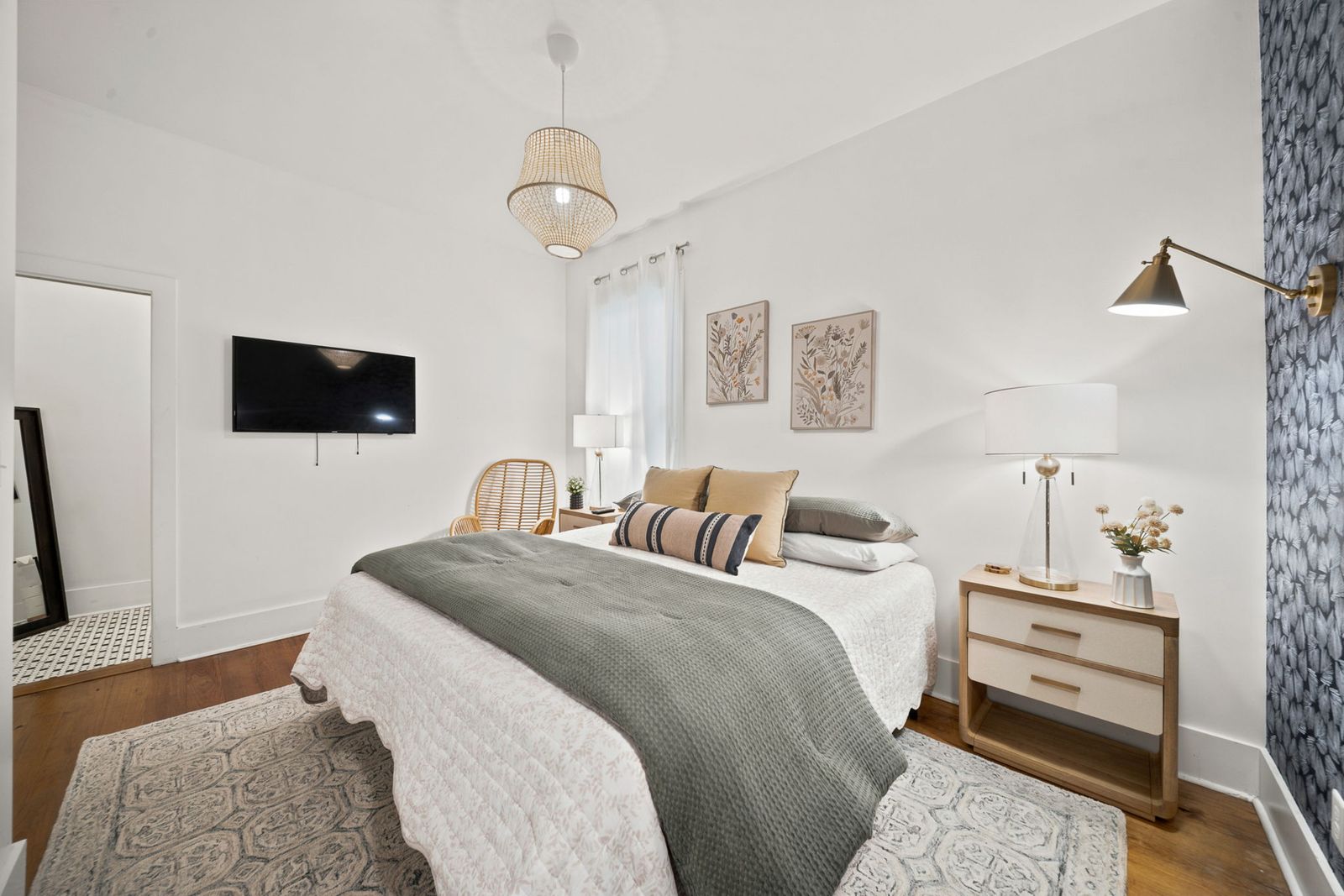 Boho Bungalow - Downtown - Free Parking