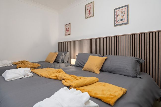 Warm Room 5 at Claydens Guest House Sleeps 3