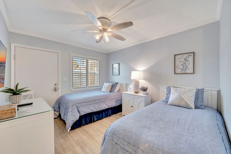 Perfectly-Located 2-Bed at Naples Beach & Town — photo 7