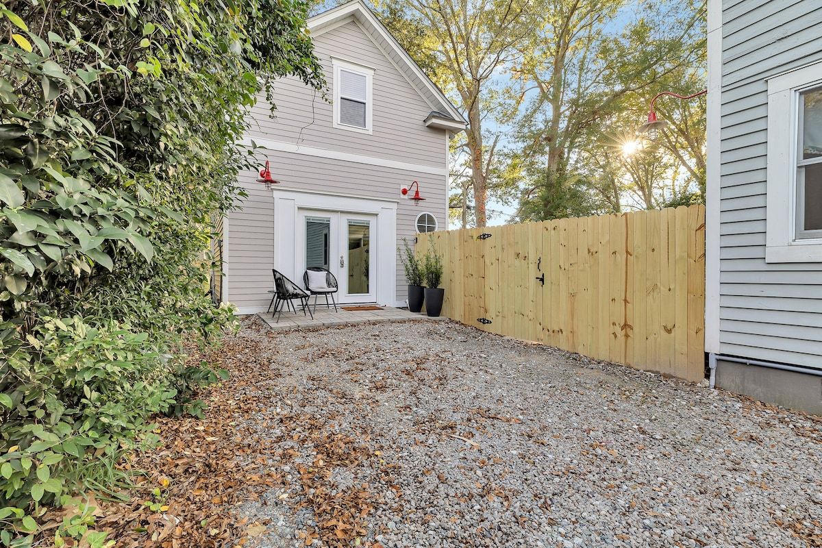 Charming Guest House - Dog Friendly - Parking