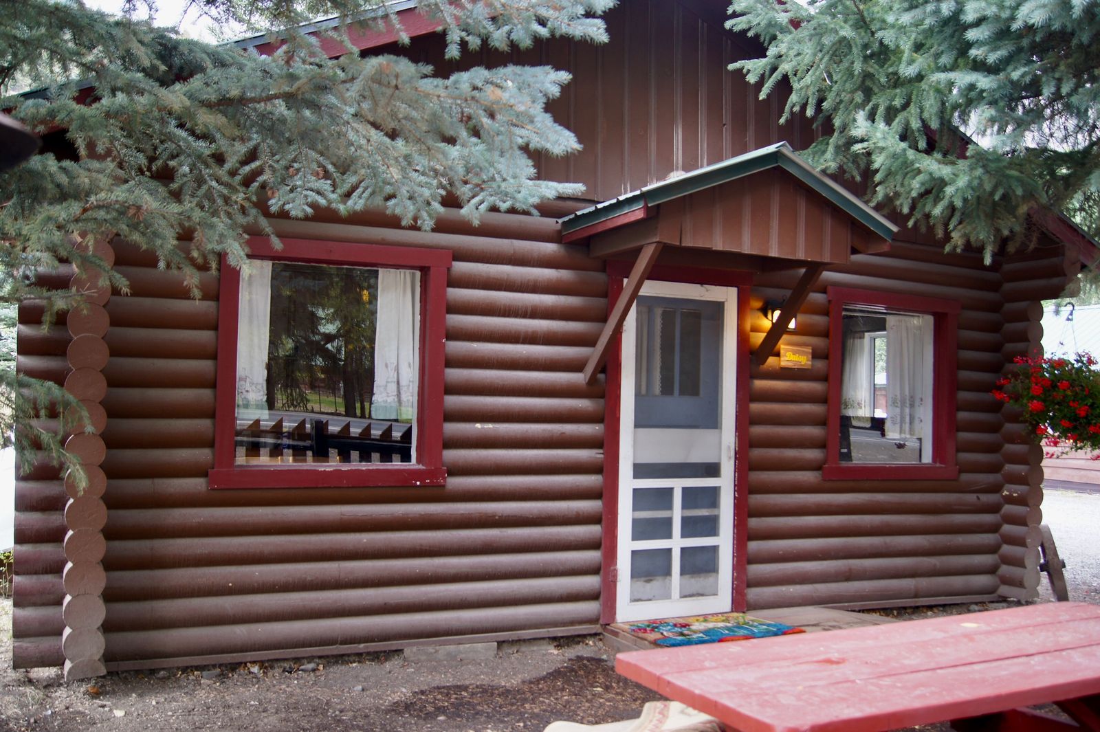 The Daisy Cabin with Mountain Views