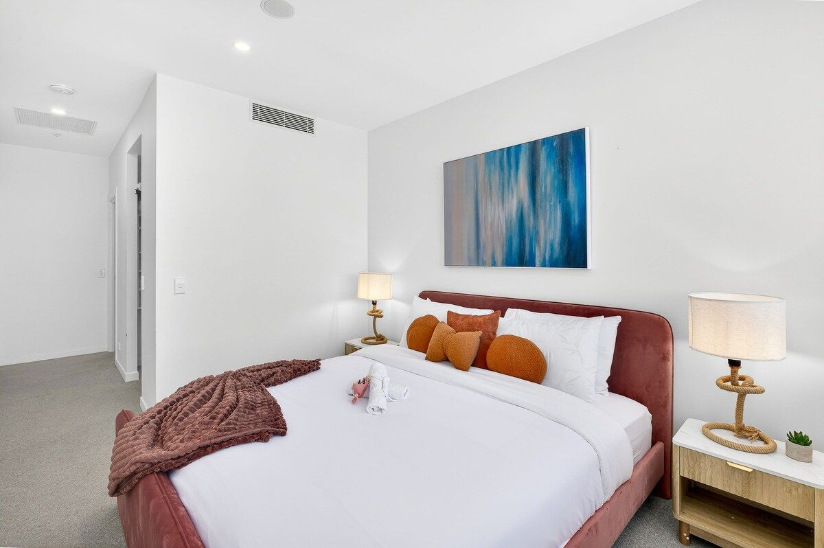 3 Bedroom Broadwater & Mountain Views