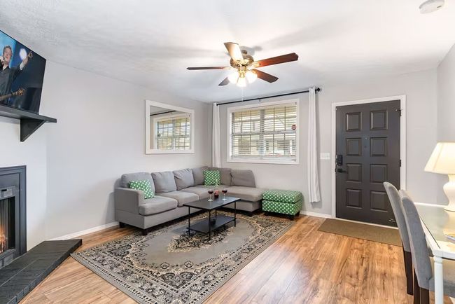 Freshly Renovated - Minutes to Downtown/BNA