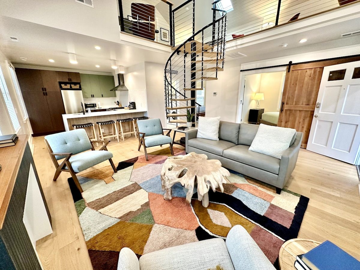 Mid Century Vibes - Modern Newly Rennovated! DT