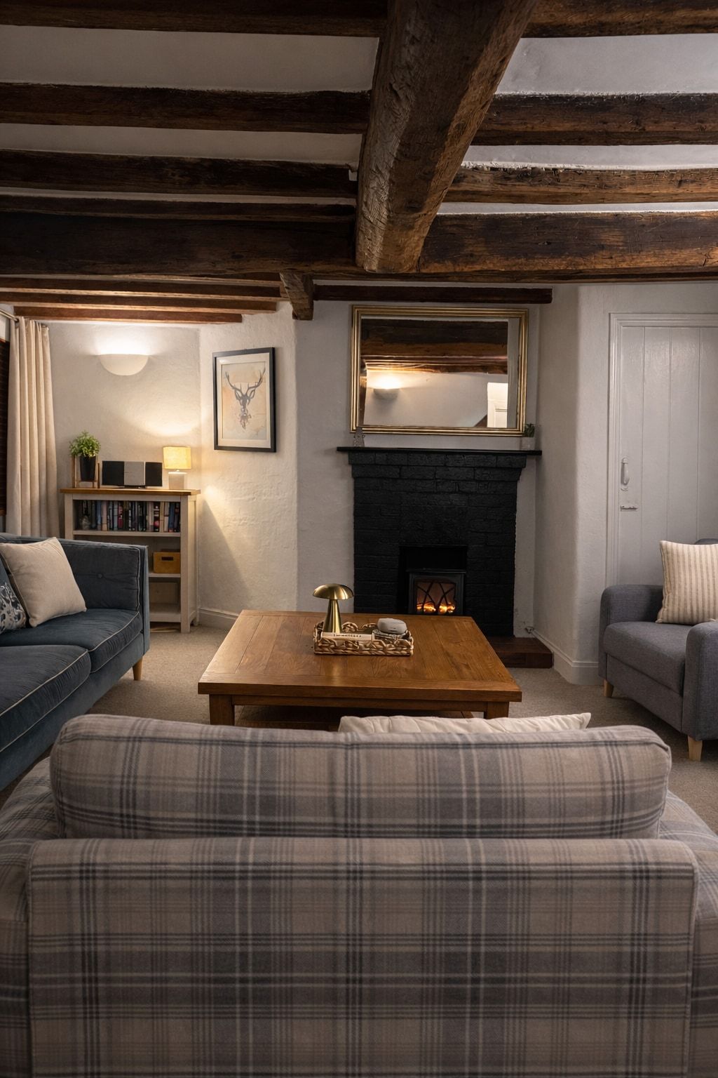 Cosy Town centre Historic Tudor Cottage & parking