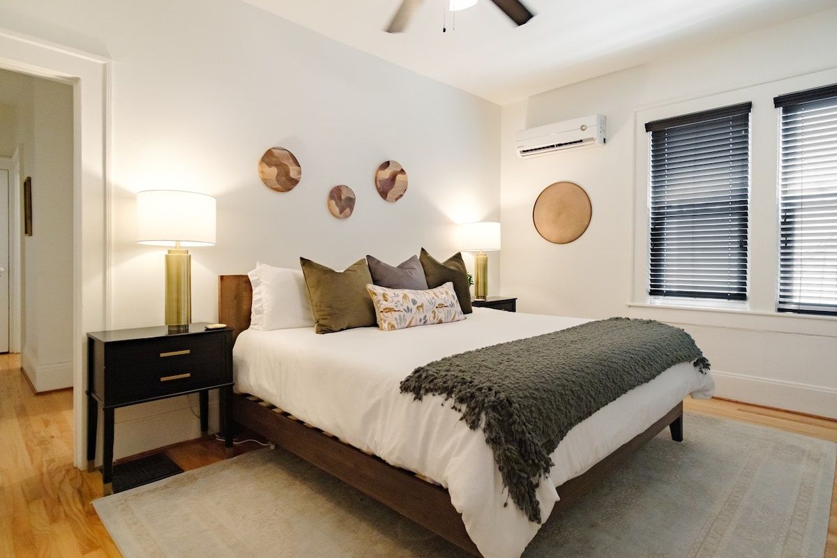 Safari King Suite in Historic Highland Park