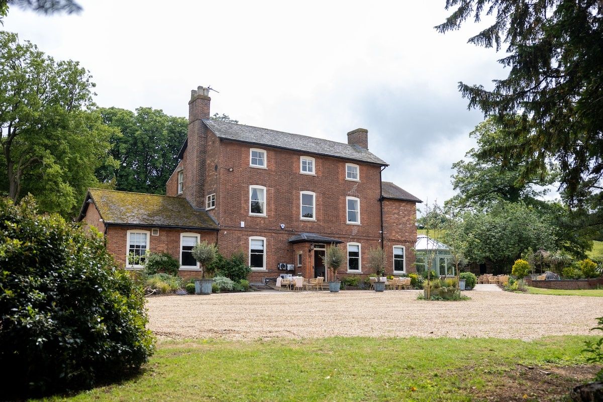 The Manners | Sleeps 20 | Private Bar/Dining