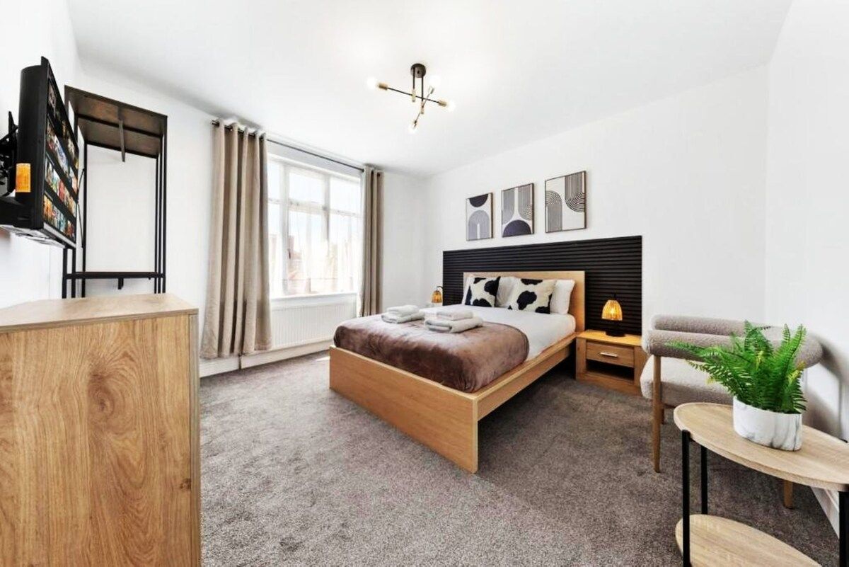 Spacious Windsor Home with Parking and Garden