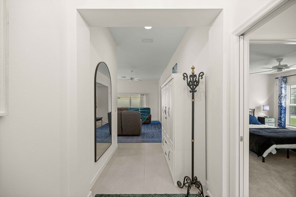 Spacious 3BR · Sleeps 7 · King Bed · Lanai — photo 9