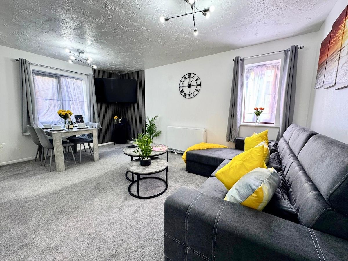 Modern High‑Spec Stylish Apartment - Fast WIFI/Sky