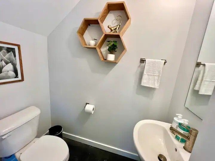 Swanky Retreat - Downtown