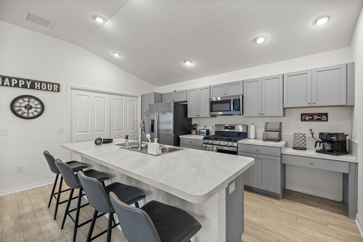 The Eastport Escape | New 3BR | King + Golf Cart — photo 15