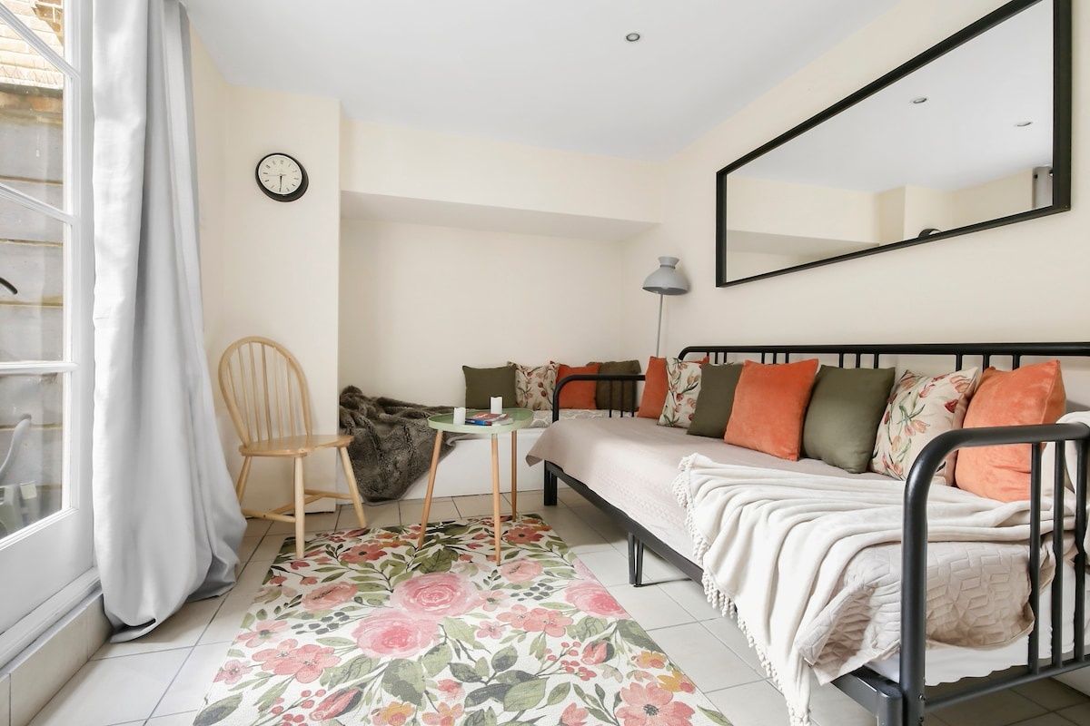 Flat on Broadway Market w/ Patio