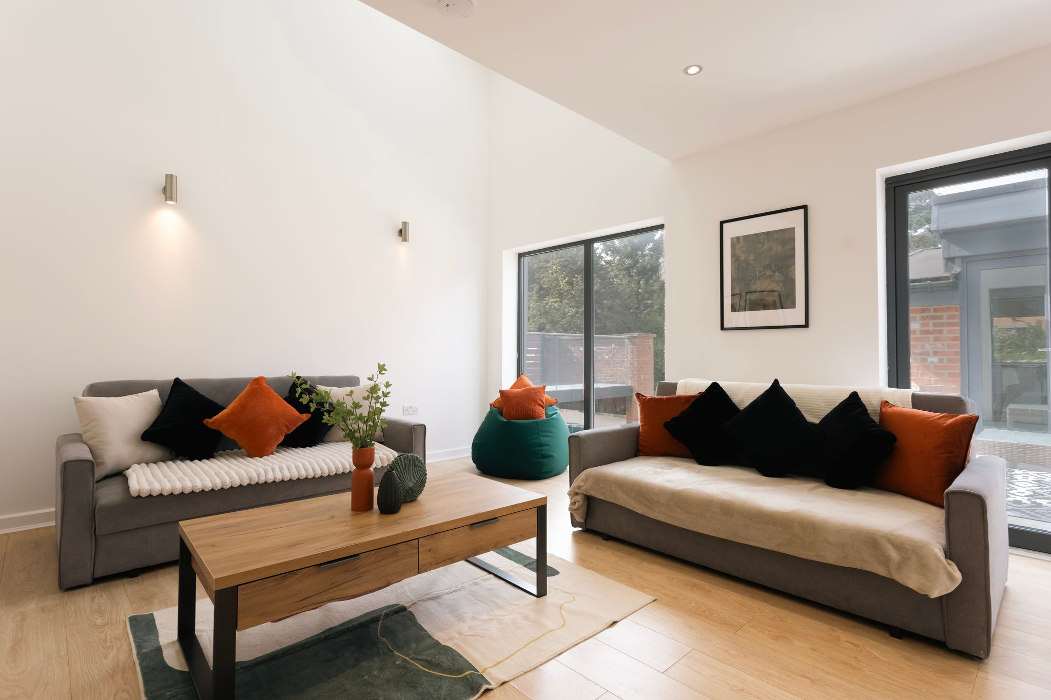 4 bedroom 3 storey house 10 guest free parking