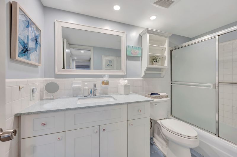 Perfectly-Located 2-Bed at Naples Beach & Town — photo 11