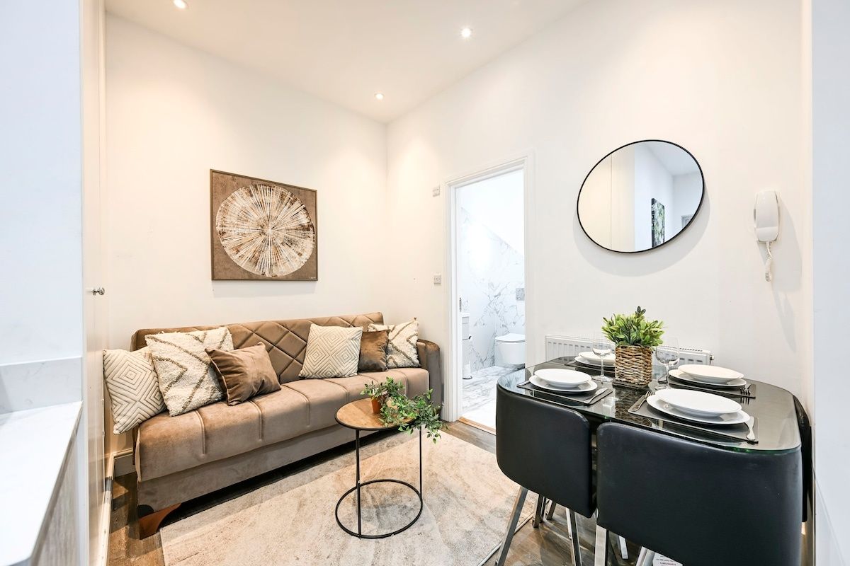Mosaic Piece I - Sleeps 5 - 2BR - Station
