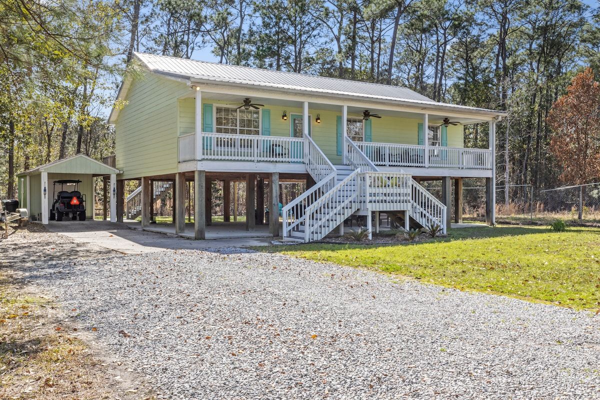 Coastal Home with Outdoor Oasis. Golf Cart Avail