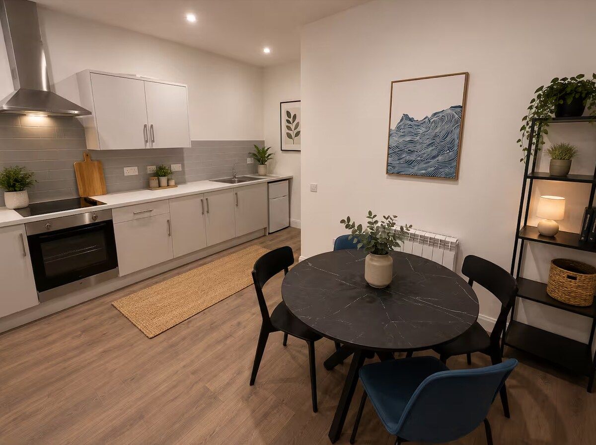 Modern Apartment in Clifden Town Centre Sleeps 4