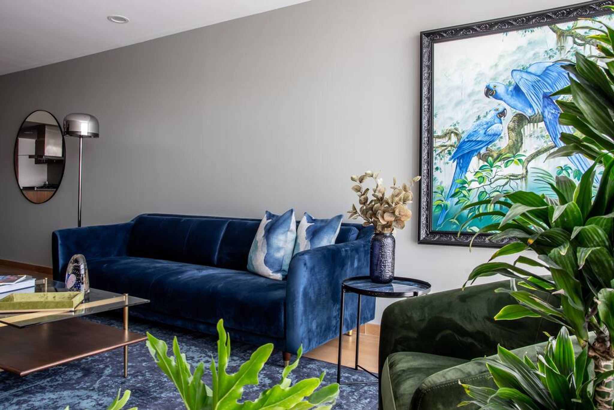 Great location, pool, rooftop, gym, 24/7 security