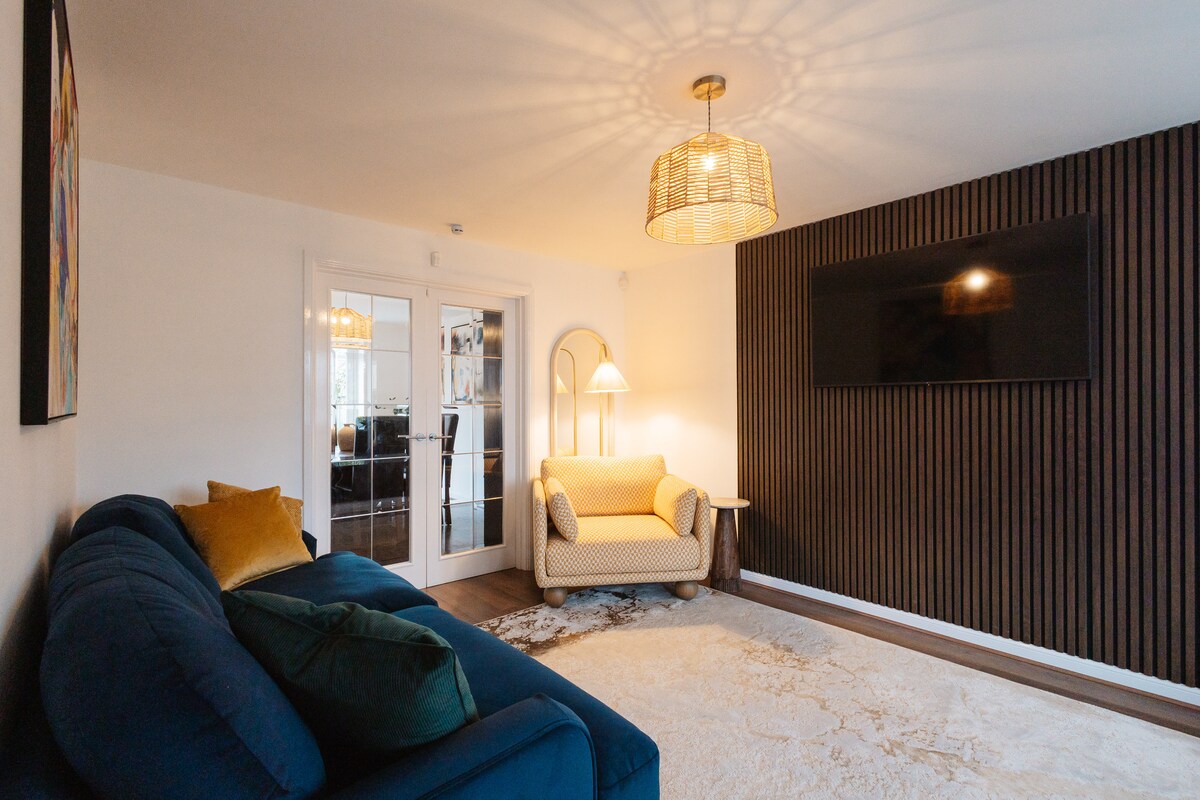 Large House - Living Room 2