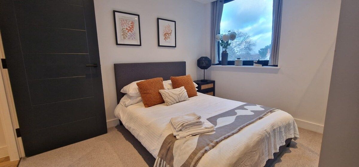 Open Mind Property – New Build 1-Bed w/ Parking