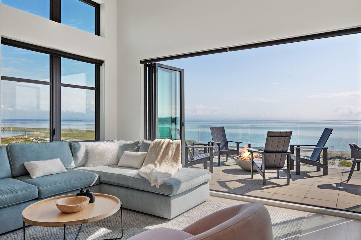 Beachfront Luxury Suite at THE BEACH HOUSE