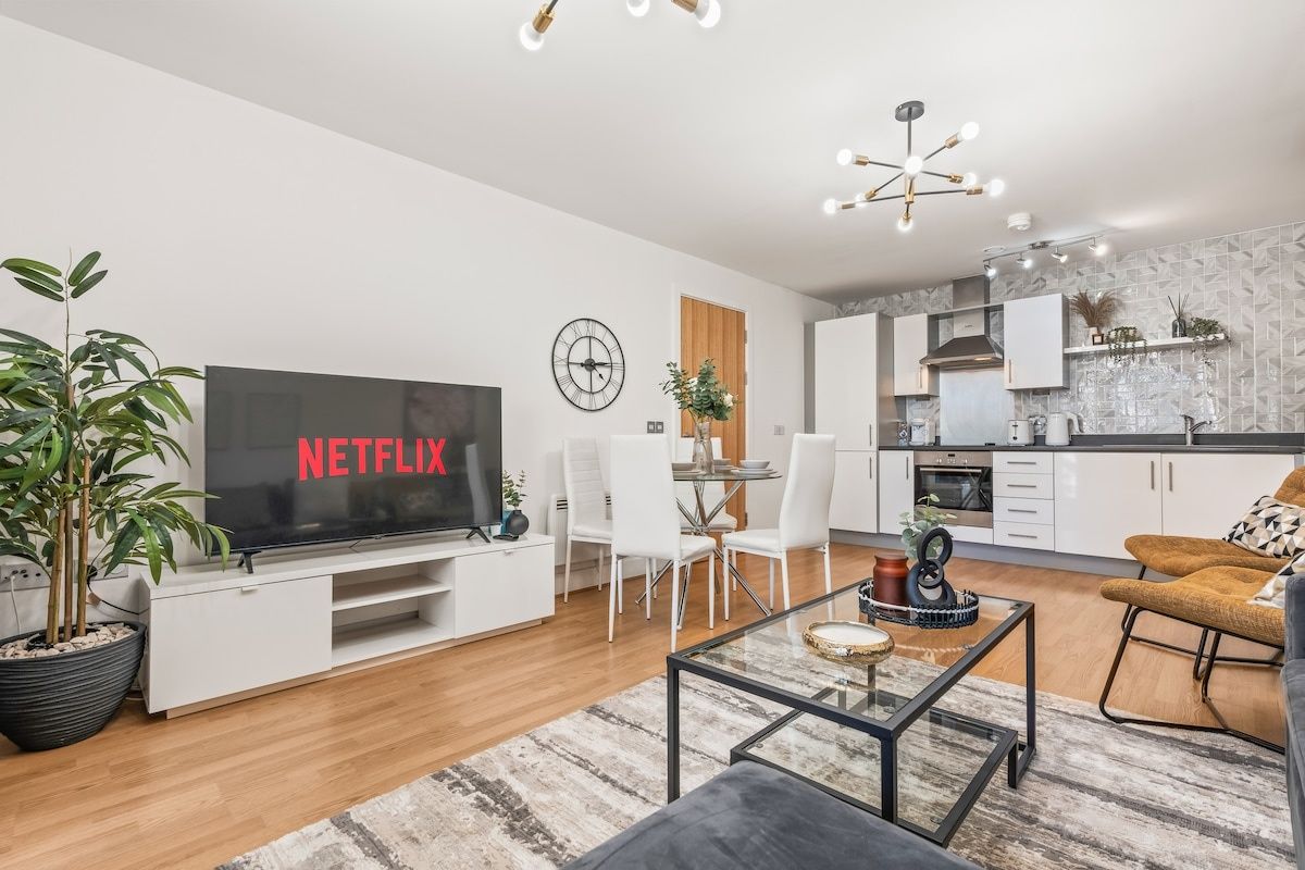 Luxury 1 BDR CityCentre W/Private Parking| Balcony