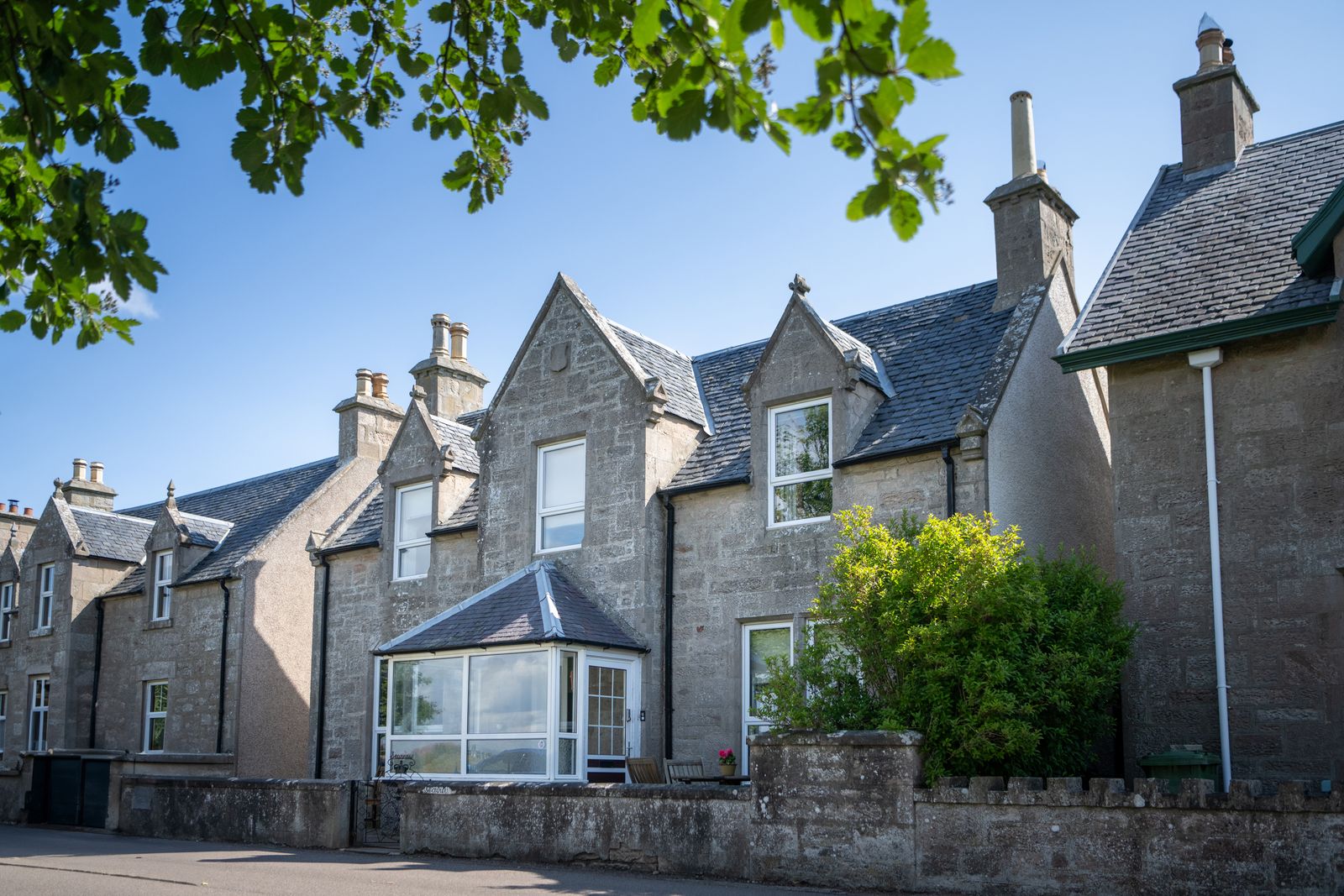 Seaview House - A Traditional Home by the Beach