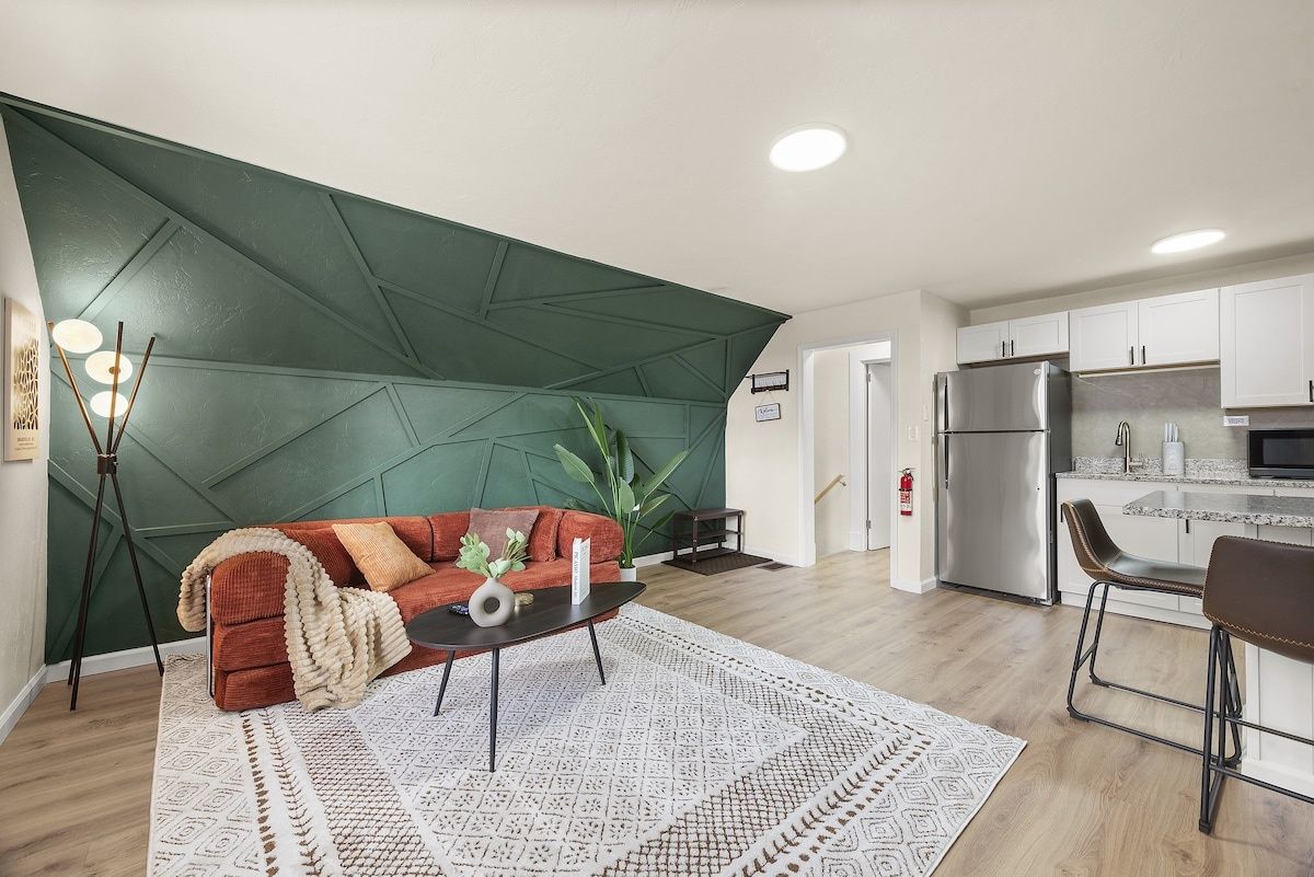 Squirrel Hill Modern Haven 1BR w/Parking