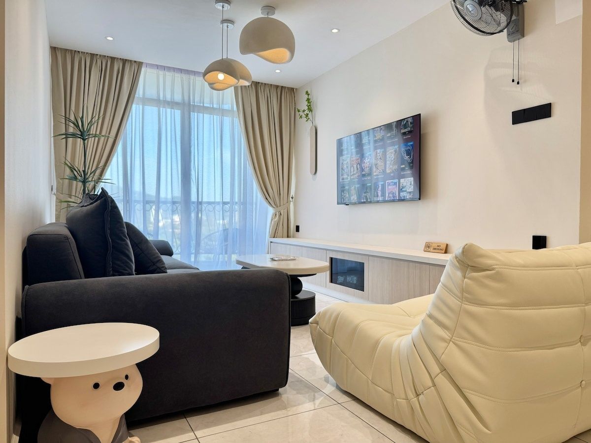 Modern Minimalist 2BR, Sea View Retreat, 8 Pax
