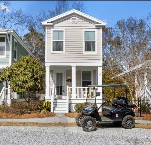 Boutique Downtown Cottage with Golf Cart